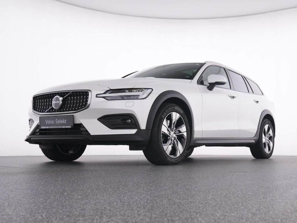 Volvo V60 Cross Country 2023