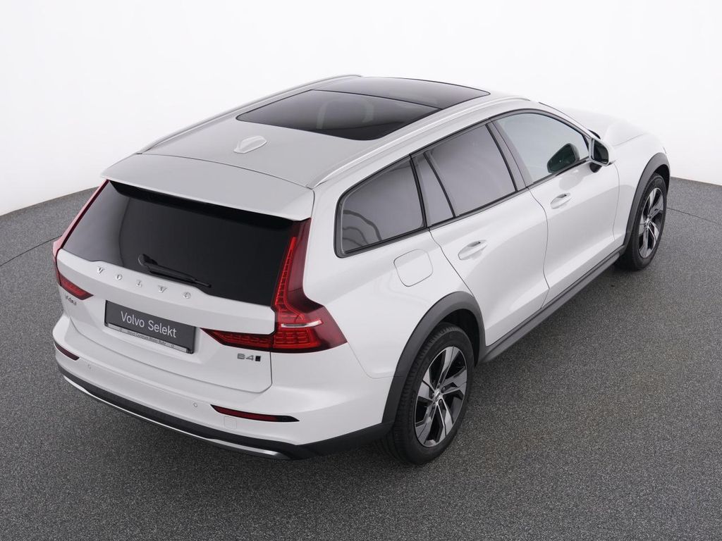 Volvo V60 Cross Country 2023