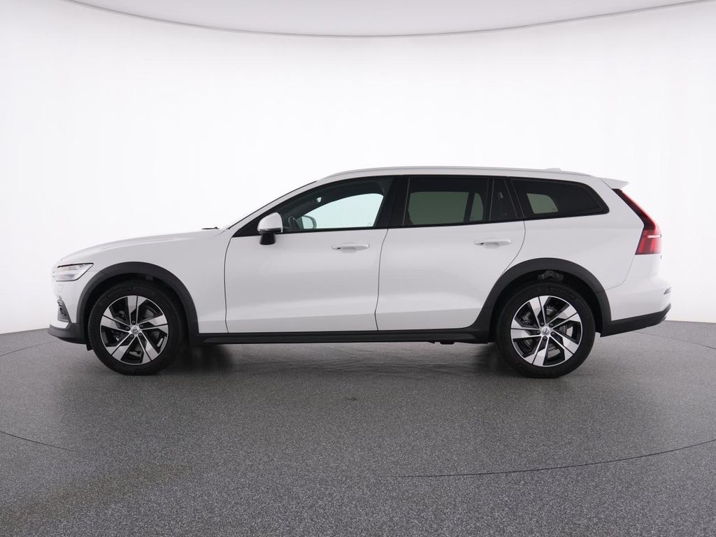 Volvo V60 Cross Country 2023