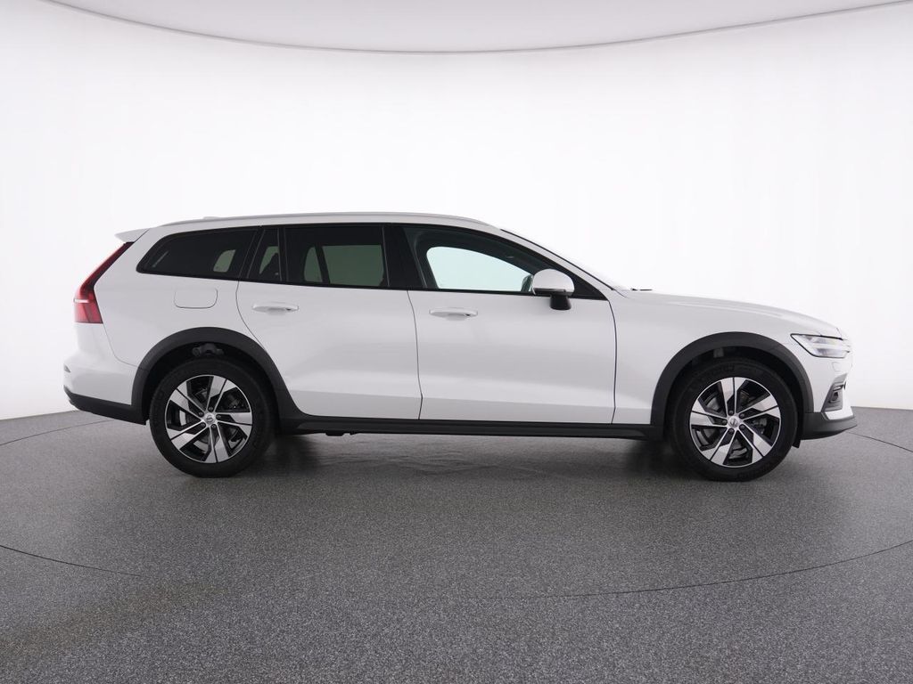 Volvo V60 Cross Country 2023