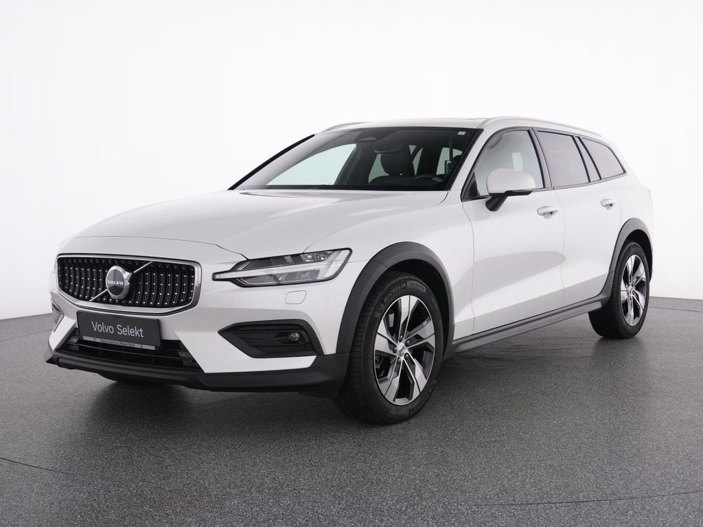 Volvo V60 Cross Country 2023
