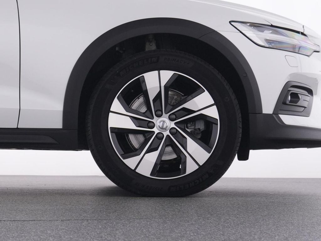 Volvo V60 Cross Country 2023