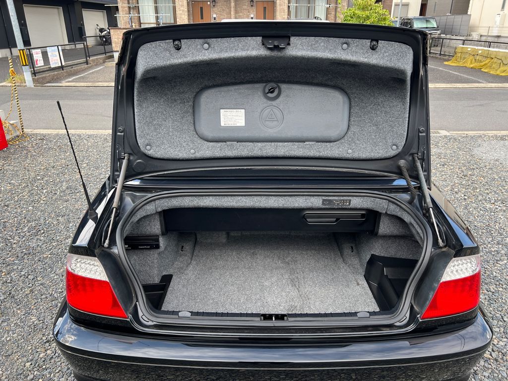 BMW 330 2005
