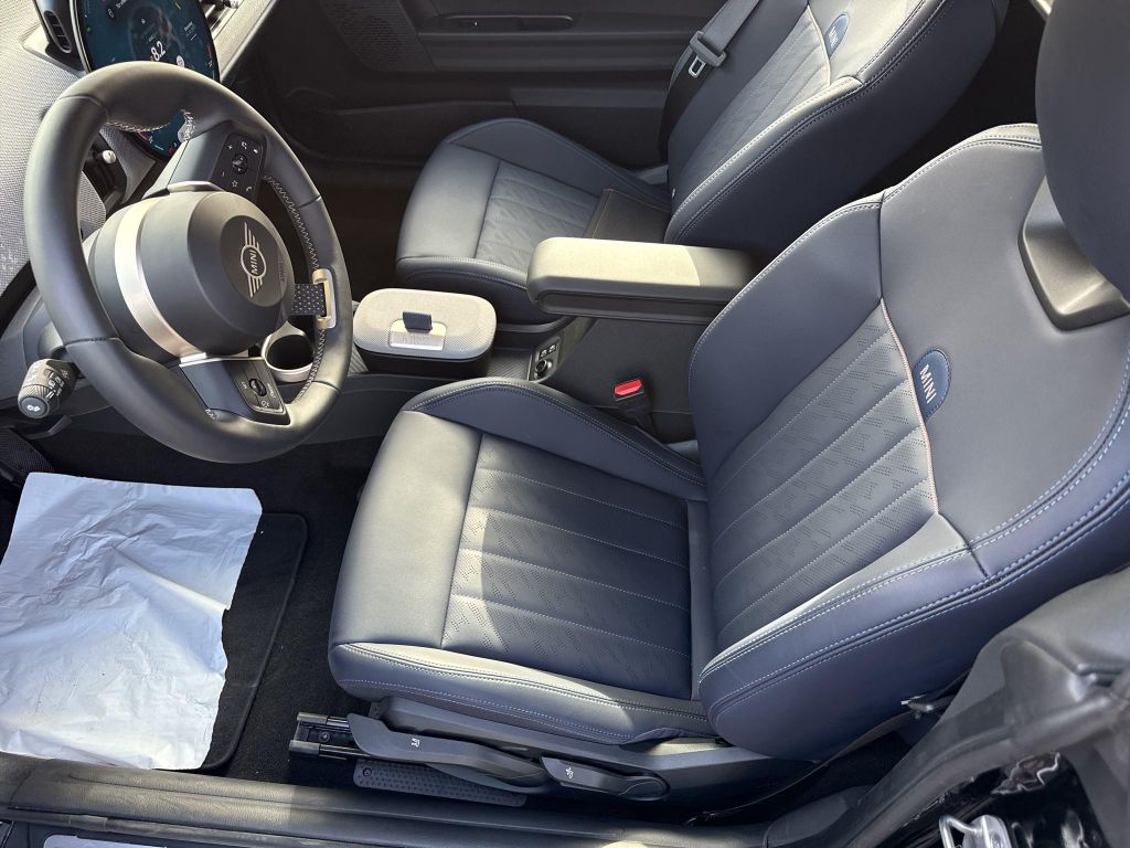 MINI Cooper Cabrio 2024