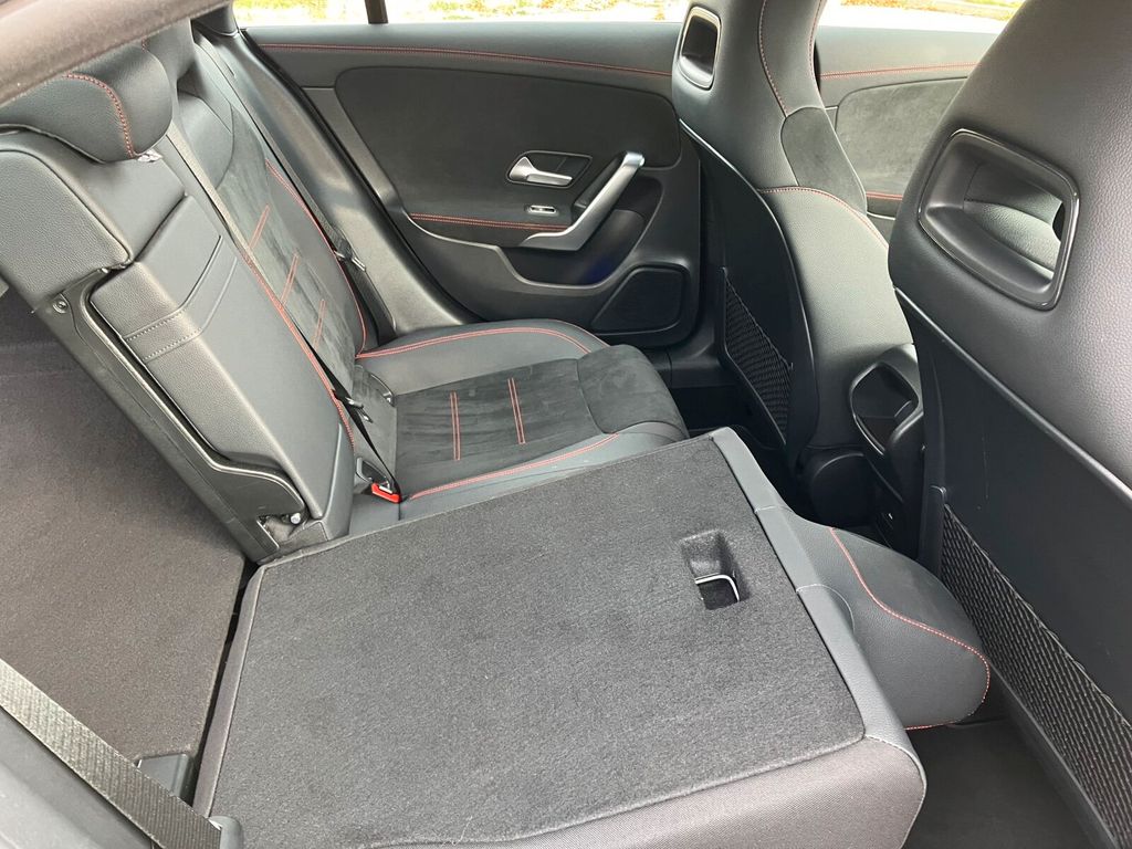 Mercedes-Benz CLA 180 2024