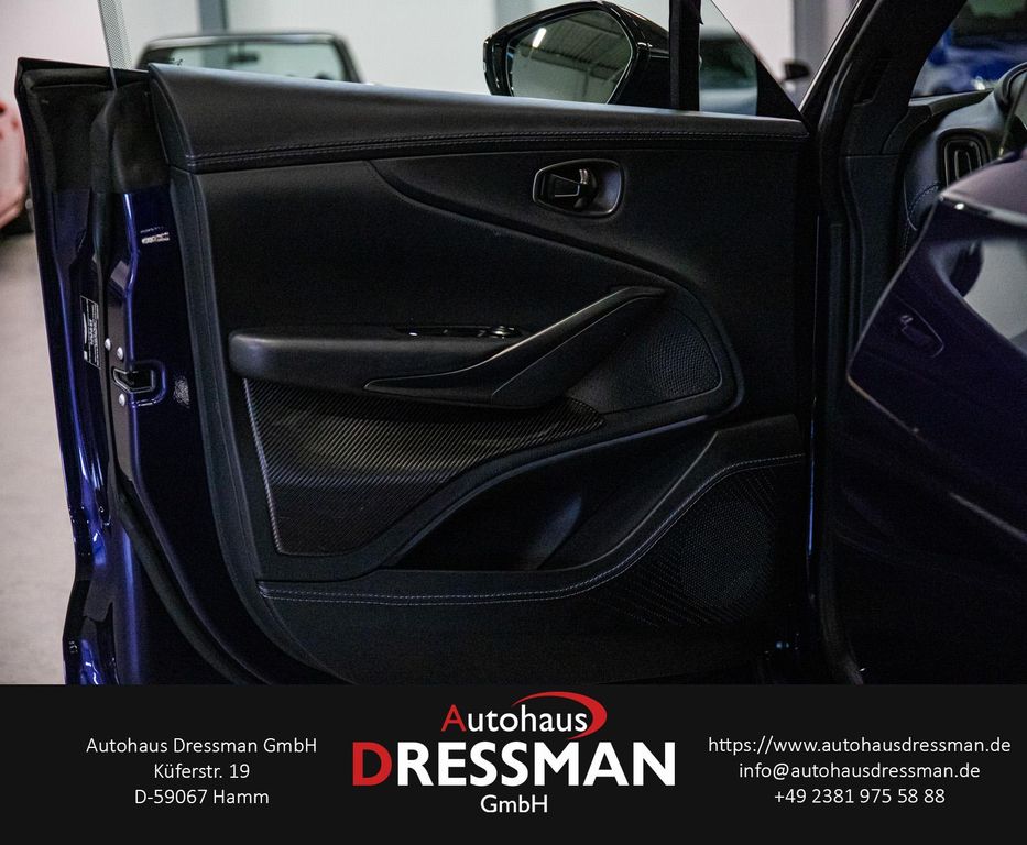 Aston Martin DBX 2022