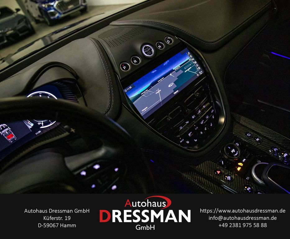 Aston Martin DBX 2022