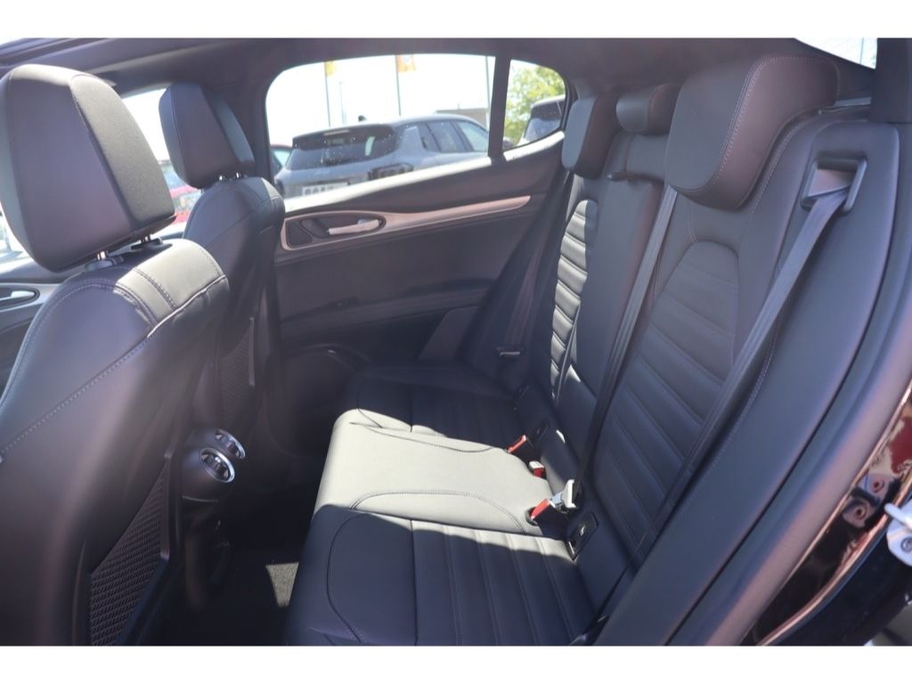 Alfa Romeo Stelvio 2025