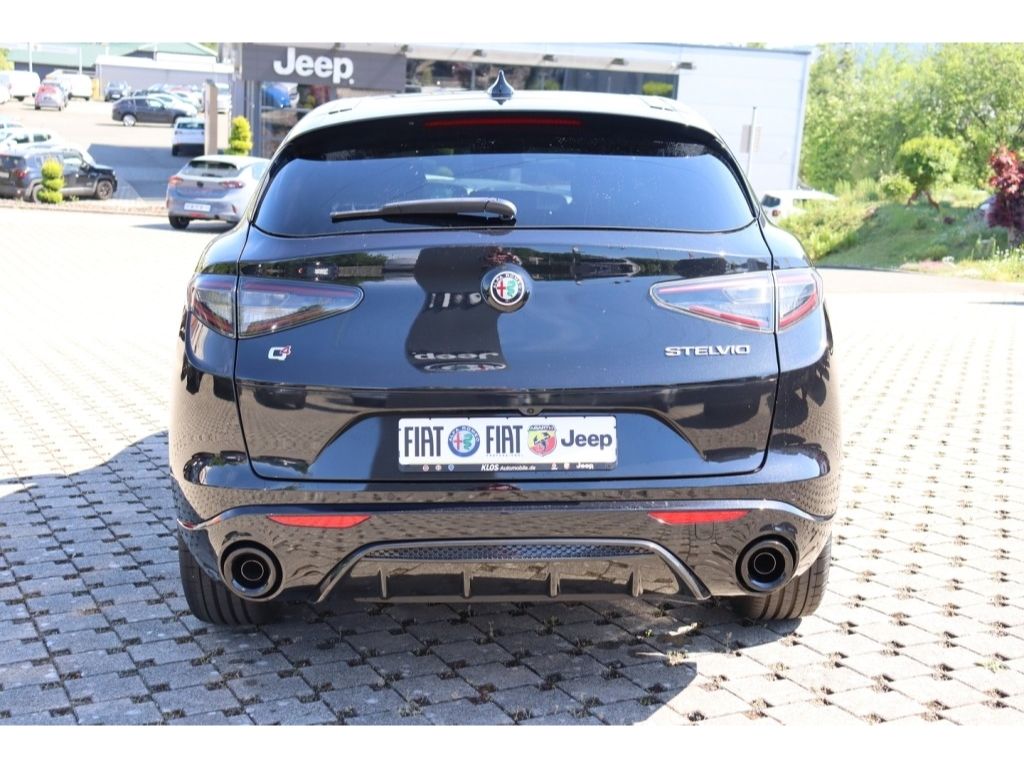 Alfa Romeo Stelvio 2025