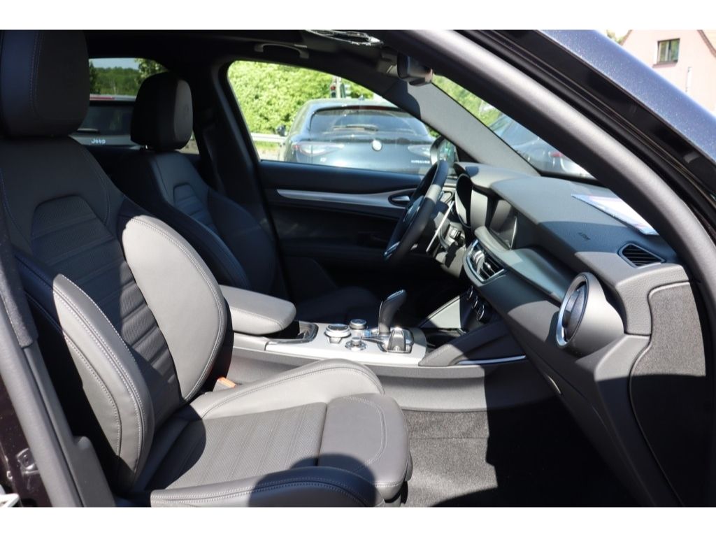 Alfa Romeo Stelvio 2025