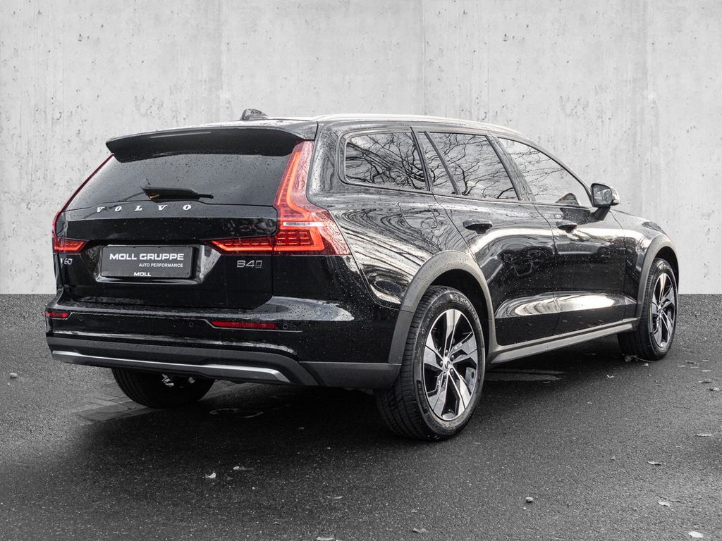 Volvo V60 Cross Country 2023