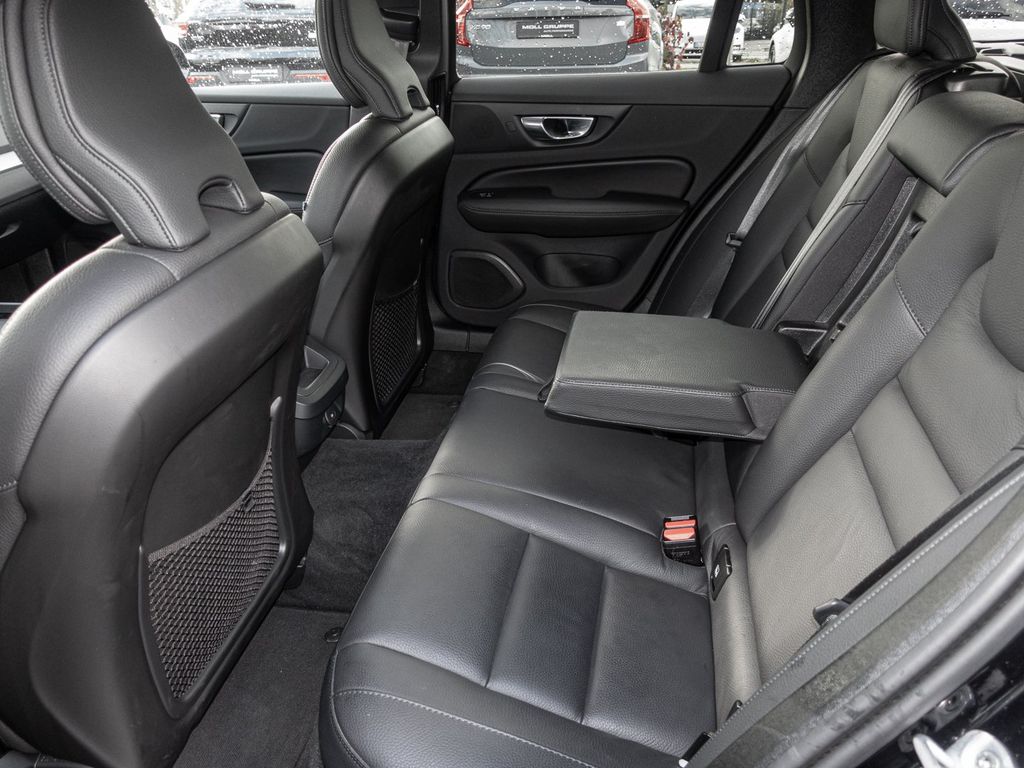 Volvo V60 Cross Country 2023