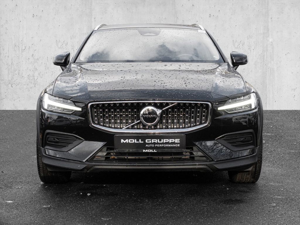Volvo V60 Cross Country 2023