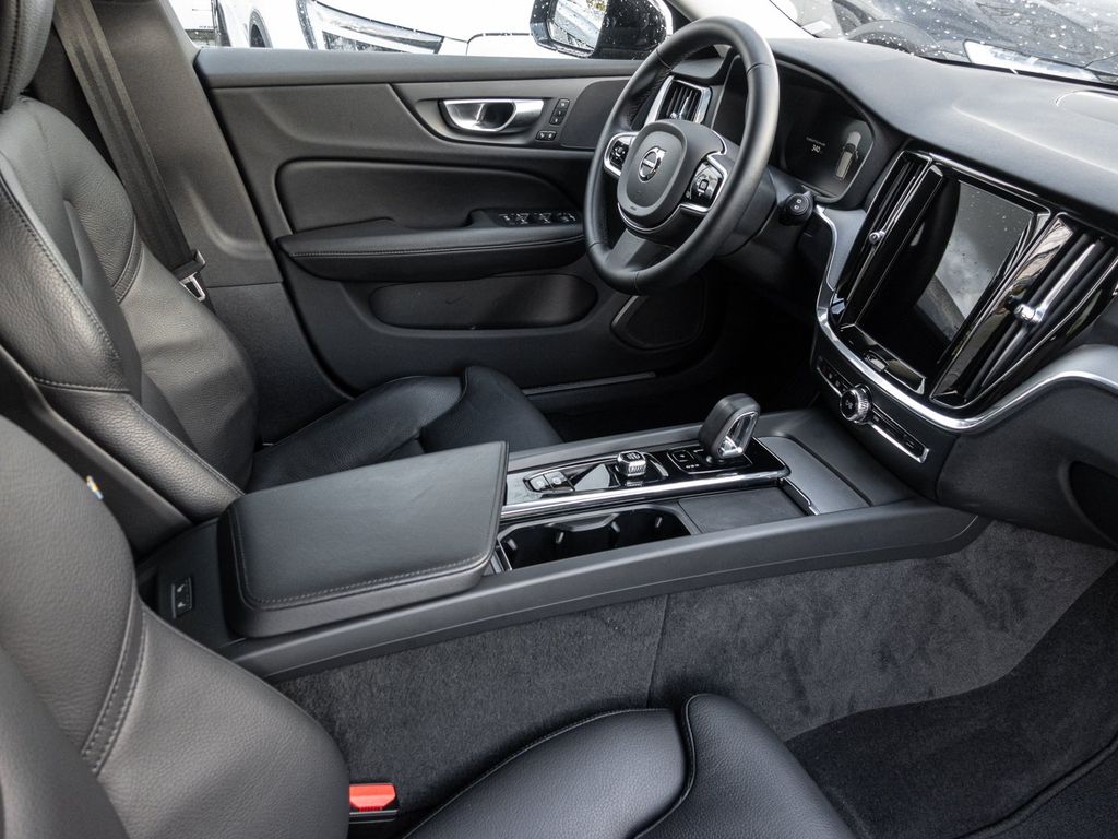 Volvo V60 Cross Country 2023