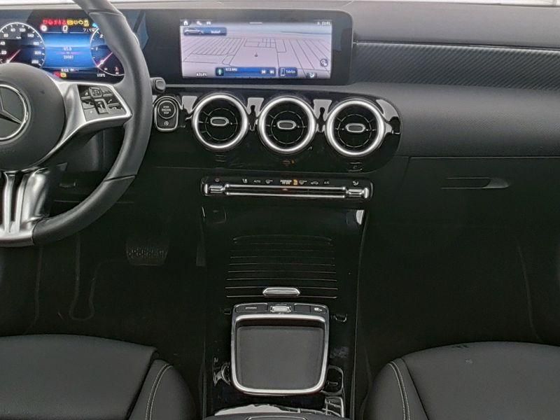 Mercedes-Benz A 200 2024