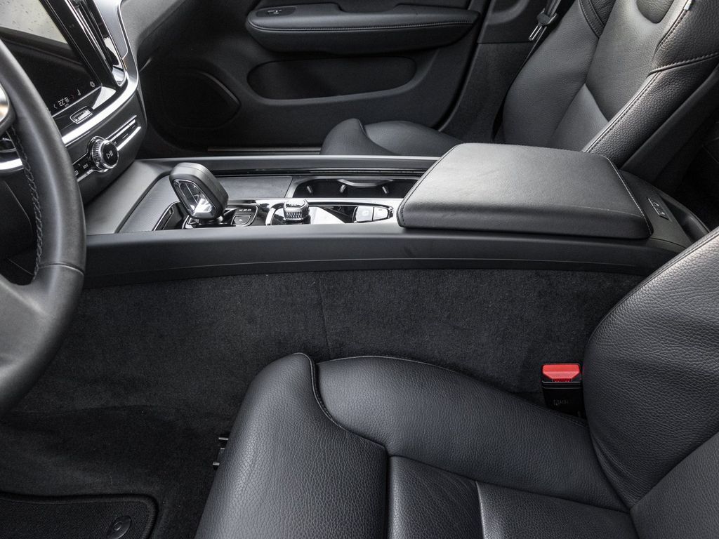 Volvo V60 Cross Country 2023