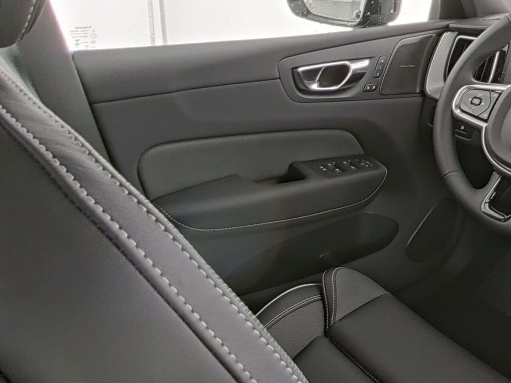 Volvo XC60 2025