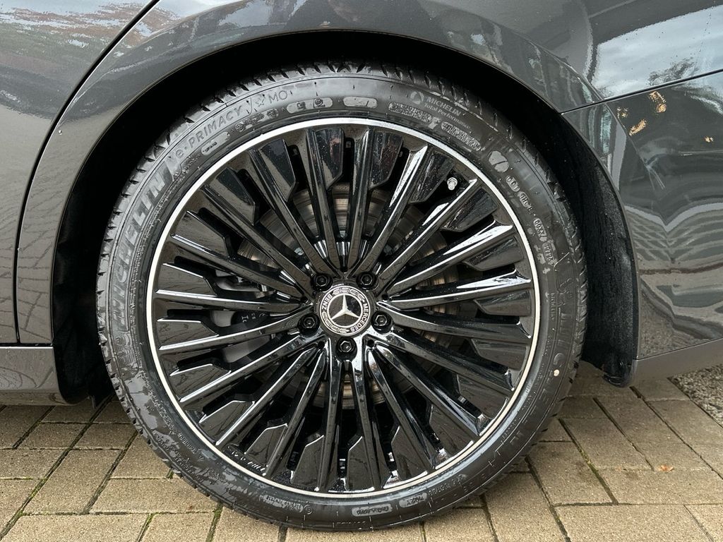 Mercedes-Benz E 300 2025