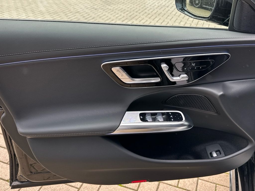 Mercedes-Benz E 300 2025