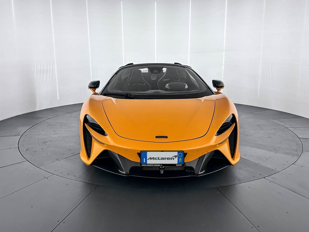 McLaren Artura 2024