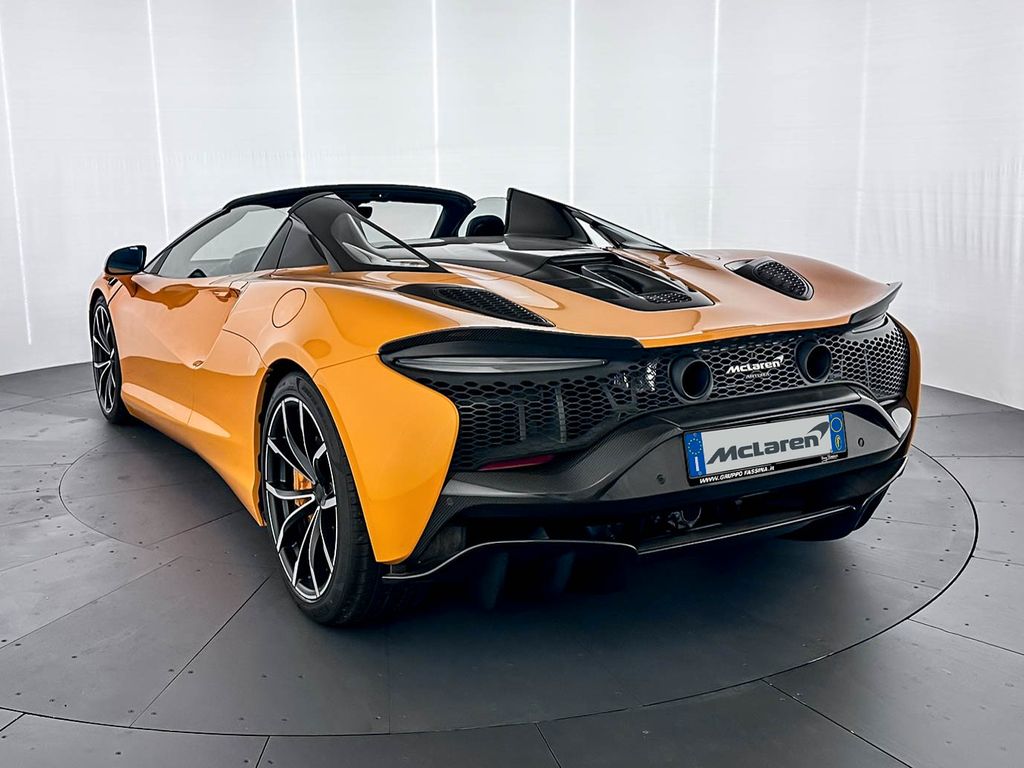 McLaren Artura 2024