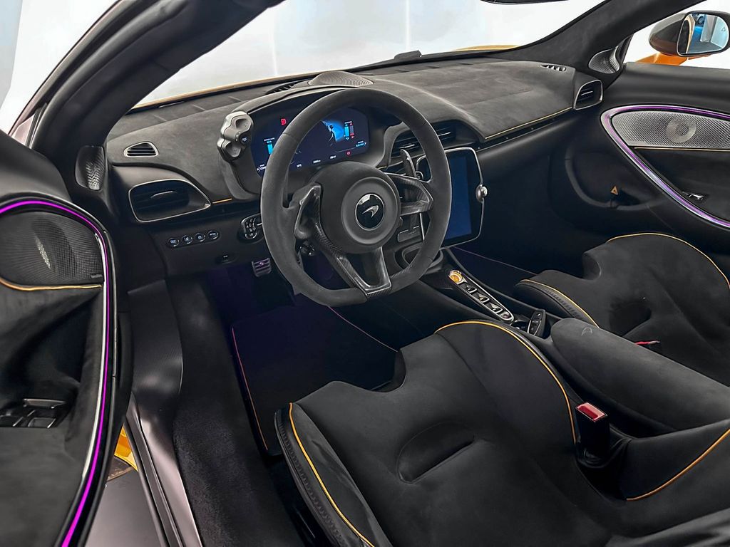 McLaren Artura 2024