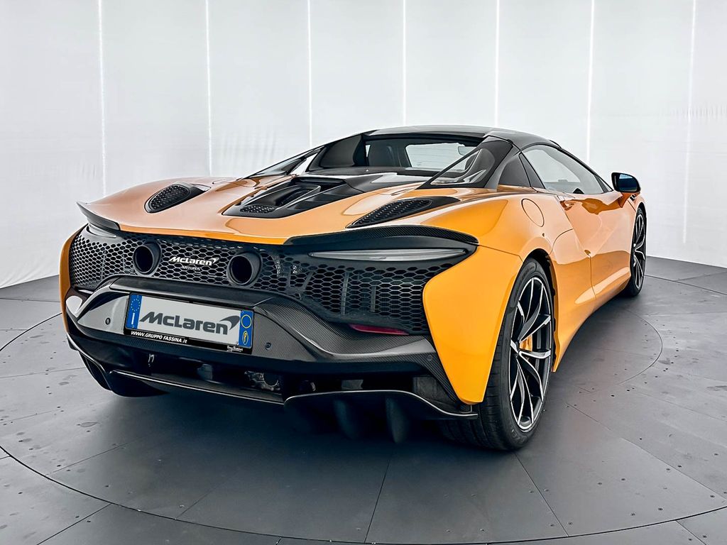 McLaren Artura 2024