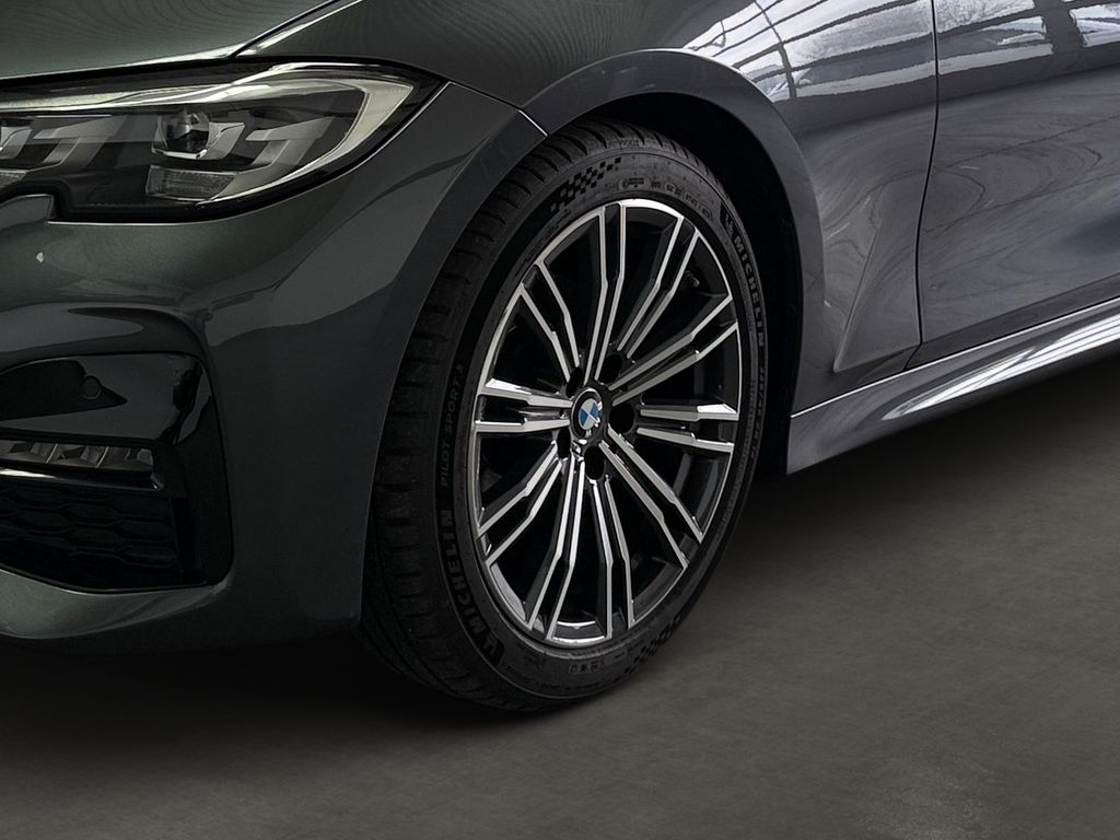 BMW 318 2021