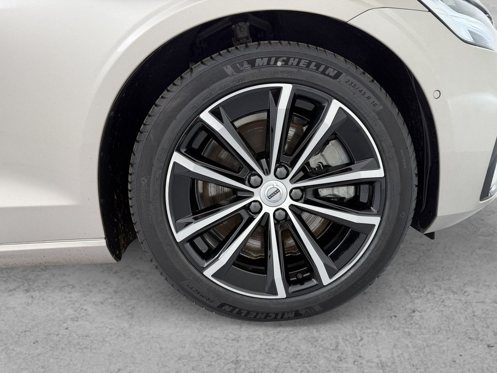 Volvo V60 2025