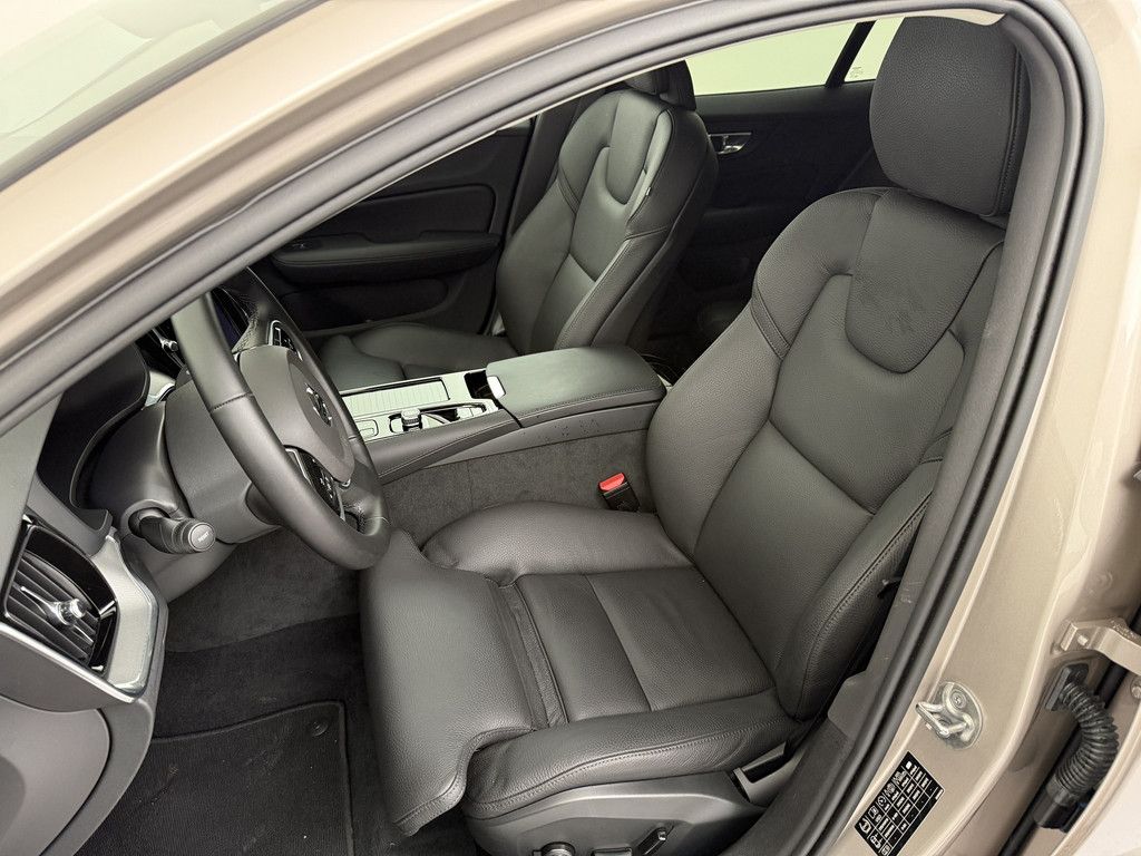 Volvo V60 2025