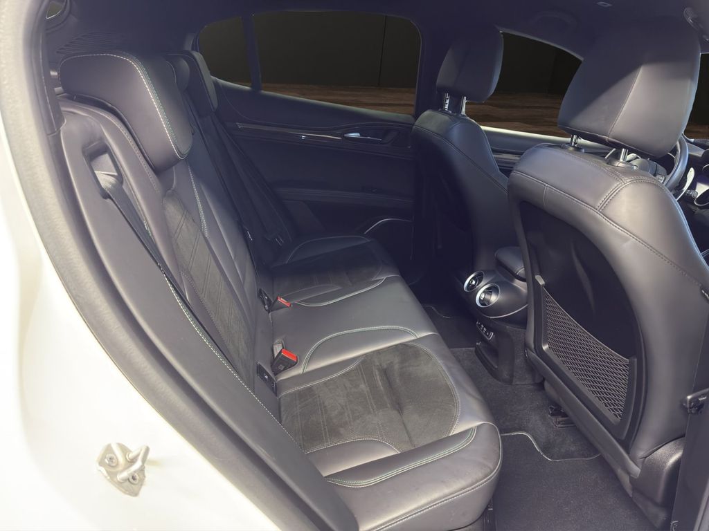 Alfa Romeo Stelvio 2021