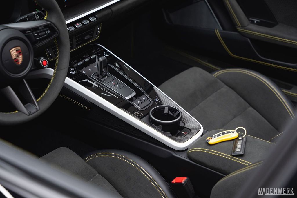 Porsche 992 2025