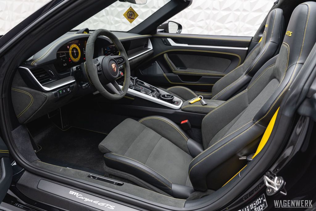 Porsche 992 2025