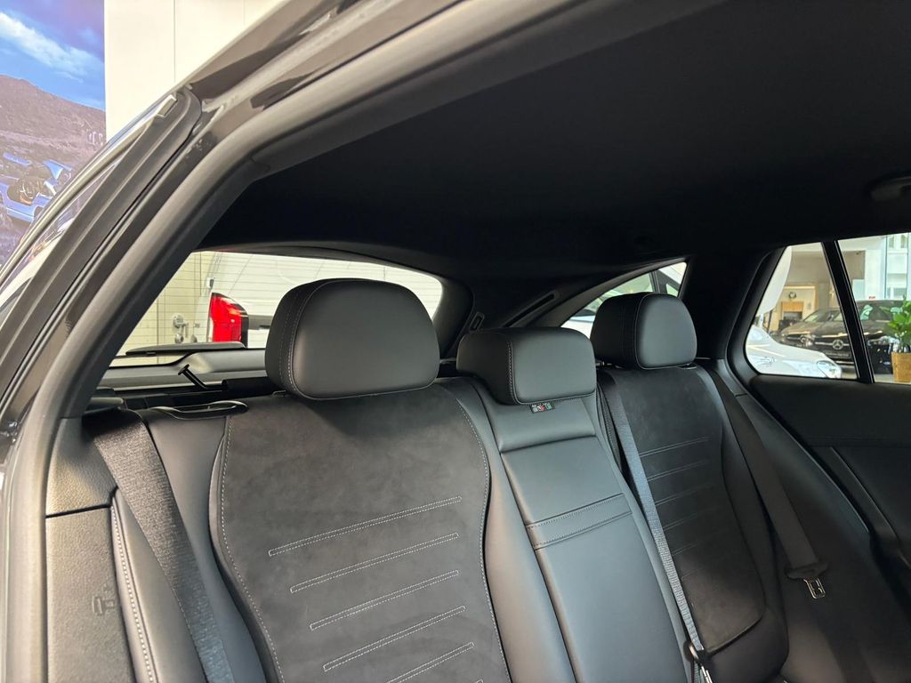 Mercedes-Benz C 300 2025