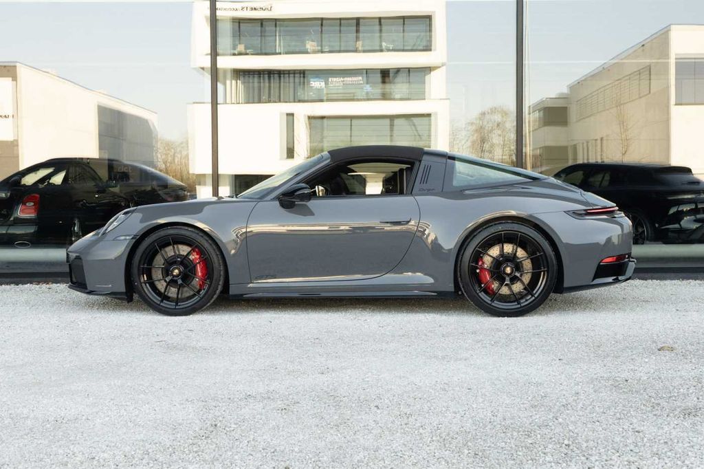 Porsche 992 2025