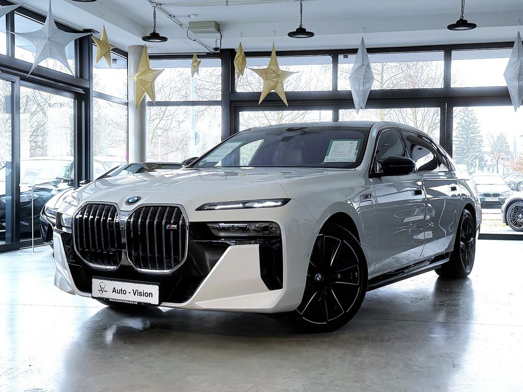 BMW M760 2023