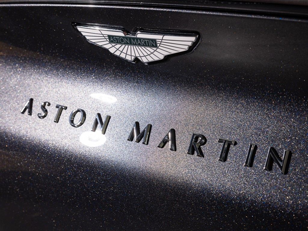 Aston Martin DBX 2024