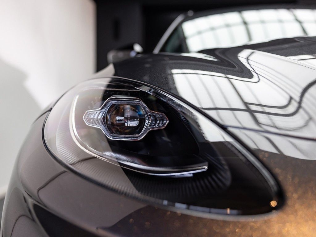 Aston Martin DBX 2024