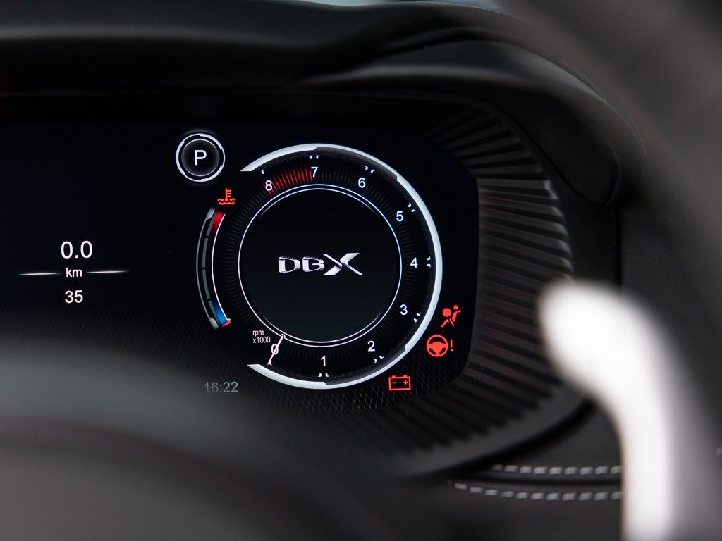 Aston Martin DBX 2024