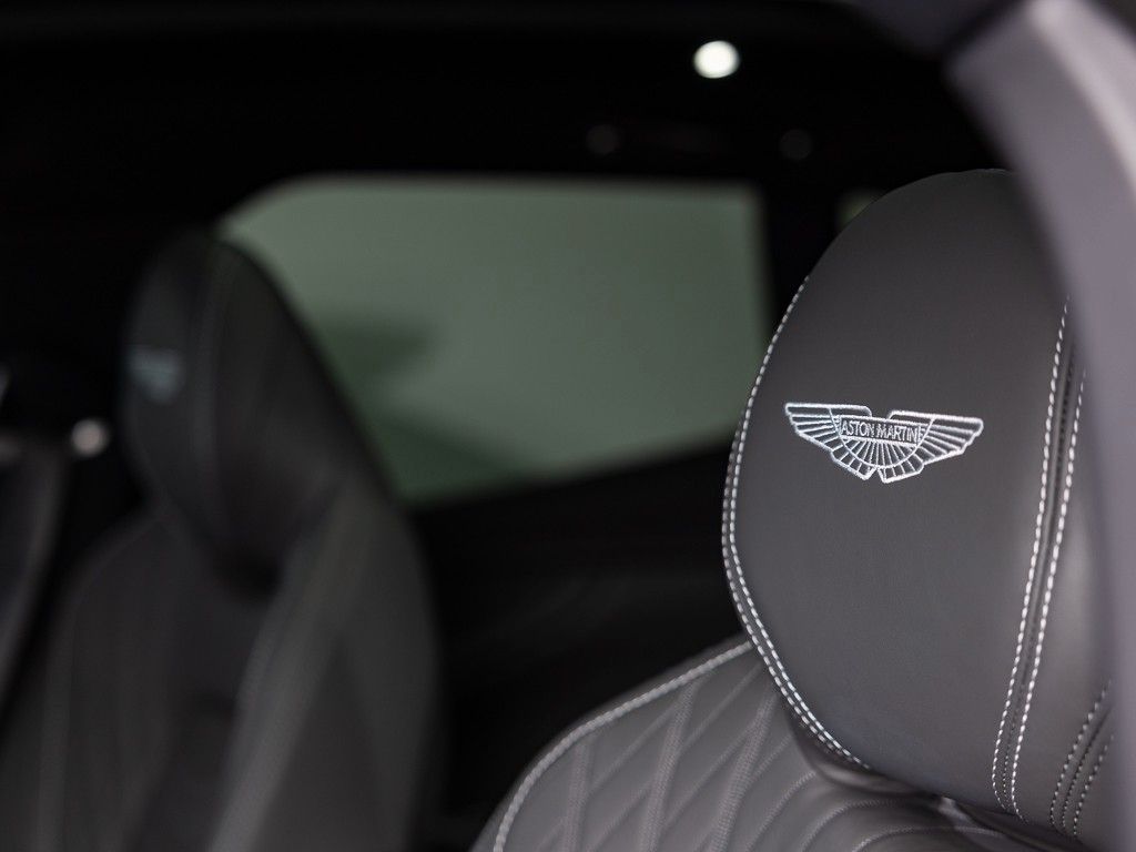 Aston Martin DBX 2024