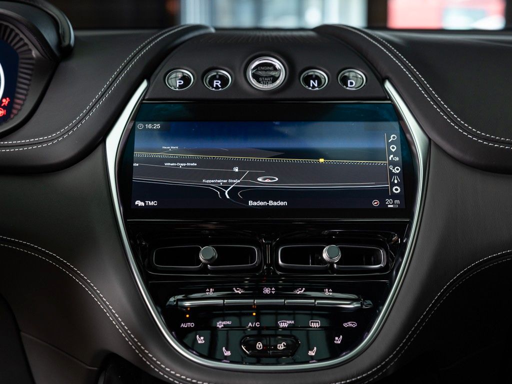 Aston Martin DBX 2024