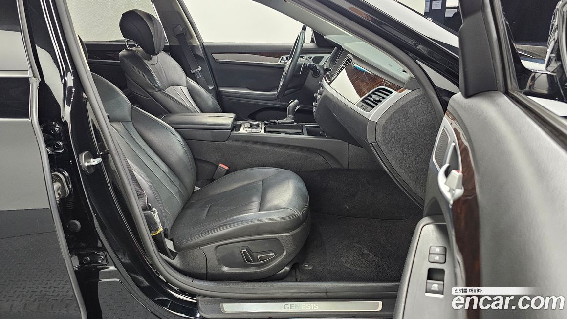 Hyundai Genesis 2016