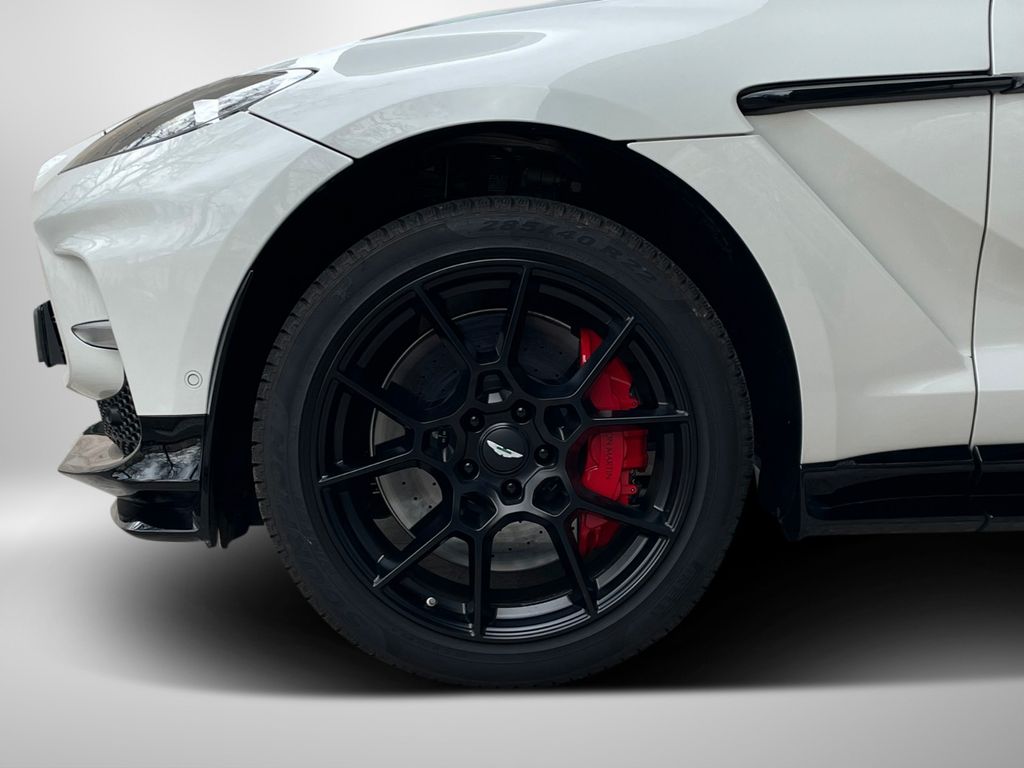 Aston Martin DBX 2024