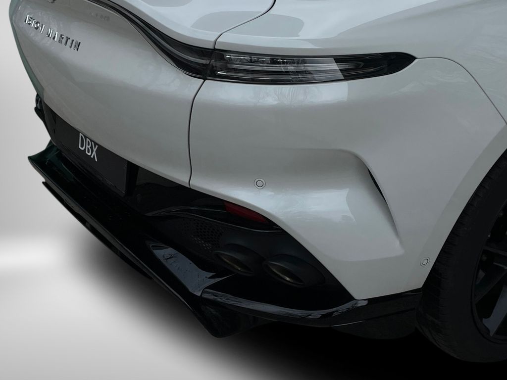 Aston Martin DBX 2024