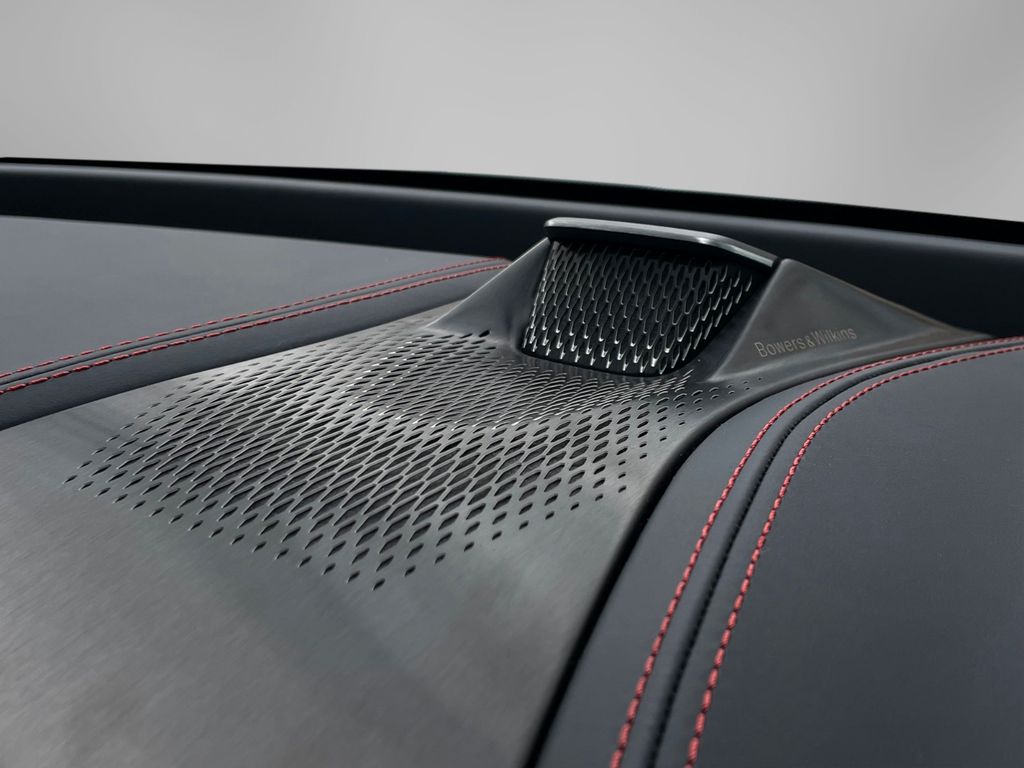 Aston Martin DBX 2024