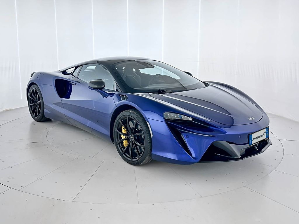 McLaren Artura 2024