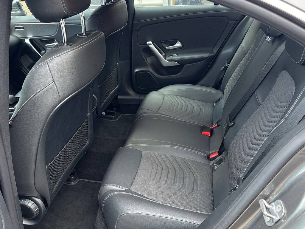 Mercedes-Benz CLA 180 2023