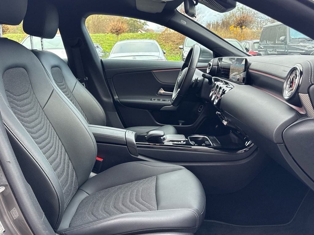 Mercedes-Benz CLA 180 2023
