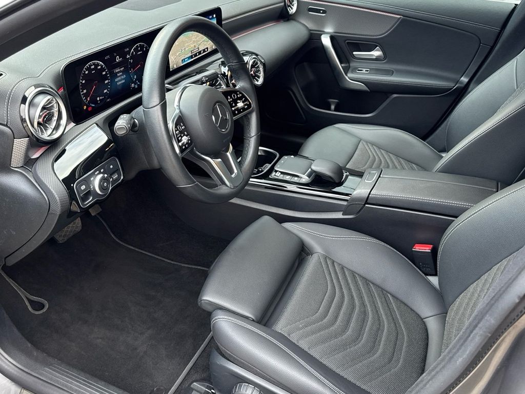 Mercedes-Benz CLA 180 2023