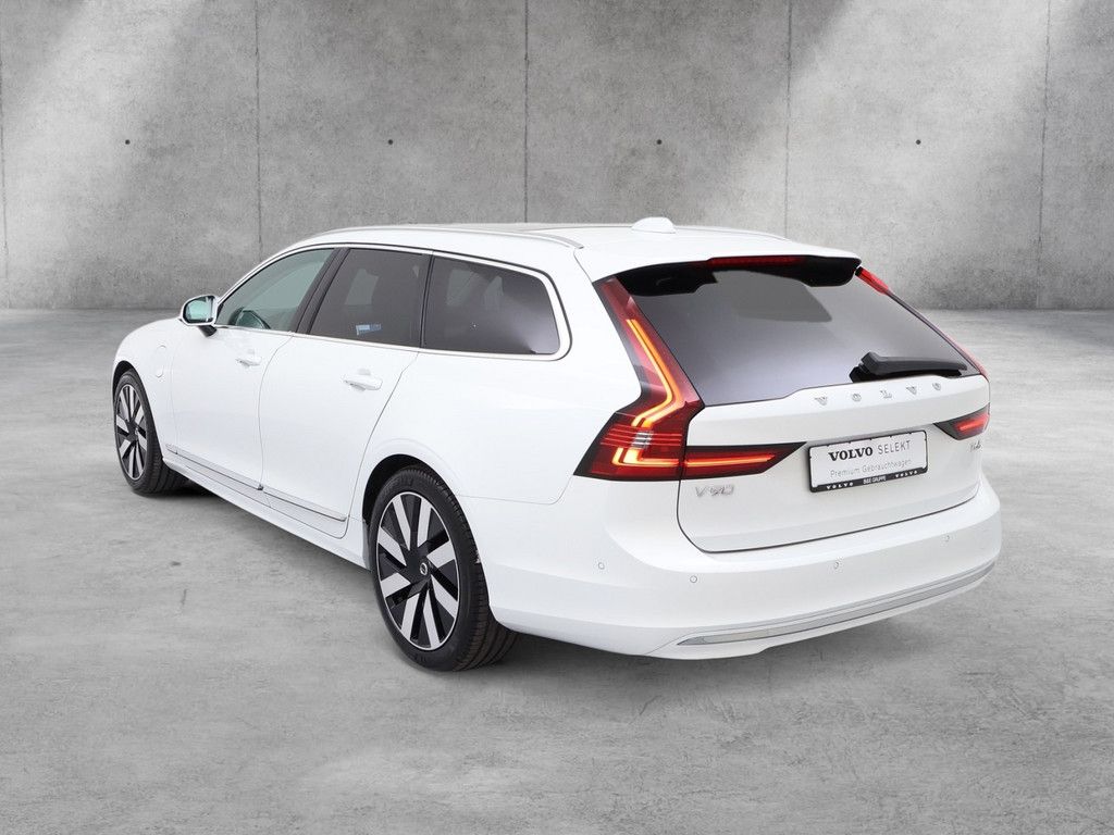 Volvo V90 2025